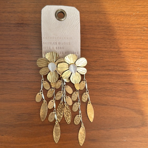 NWT Anthropologie Gold Flower Earrings! - Picture 2 of 6
